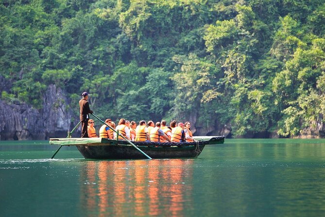 Ha Long Bay Cruise Day Tour - Cave, Kayaking, Swimming & Lunch - Lunch aboard the boat