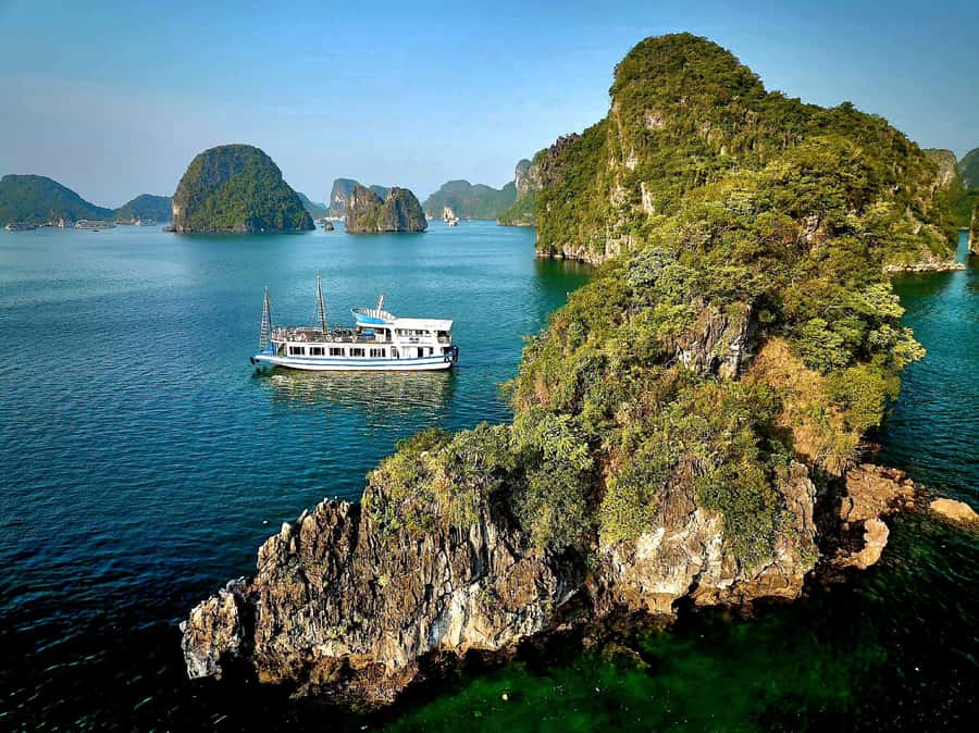 Halong Bay: Day Cruise with Caves, Kayaking & Sunset Party - Key points at a glance