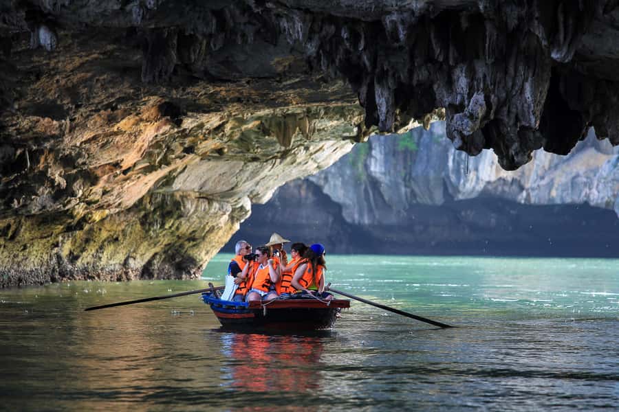 Halong Bay: Day Cruise with Caves, Kayaking & Sunset Party - Why this one-day Halong Bay trip works