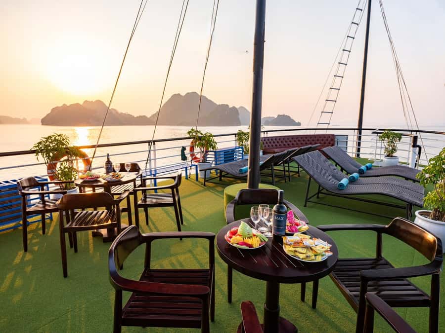 Halong Bay: Day Cruise with Caves, Kayaking & Sunset Party - Getting from Hanoi’s Old Quarter to the harbor