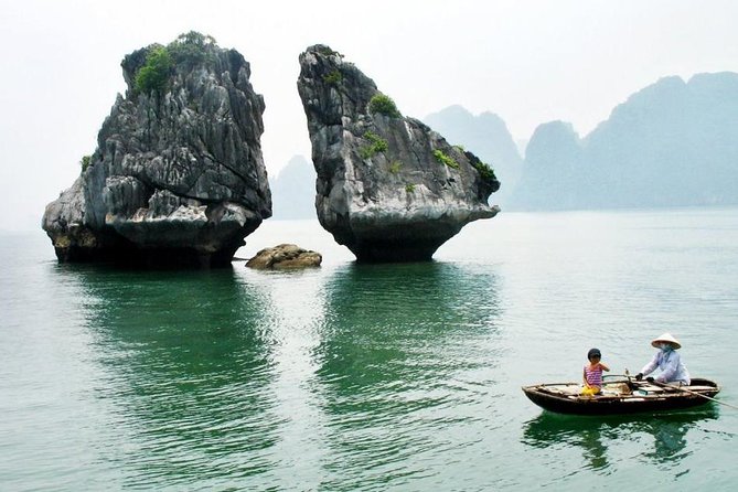 Halong Bay Full Day with Kayaking, Hiking viewpoint, Cave - Deluxe To Luxury - Guide quality and the group experience