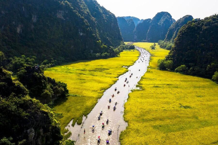 Hanoi: Guided Full-Day Hoa Lu, Trang An and Mua Cave Tour - Cycling through a local village