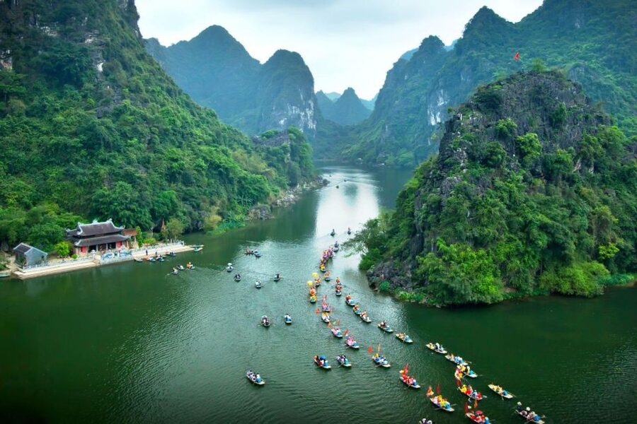 Hanoi: Guided Full-Day Hoa Lu, Trang An and Mua Cave Tour - A buffet lunch between the active stops