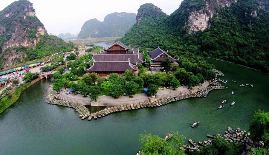 Hanoi: Guided Full-Day Hoa Lu, Trang An and Mua Cave Tour - Trang An by boat for about two hours