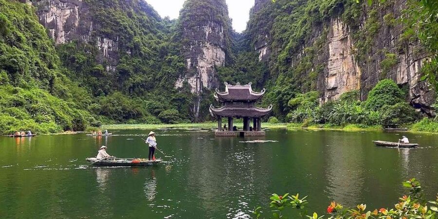 Hanoi: Guided Full-Day Hoa Lu, Trang An and Mua Cave Tour - Guide quality can shape the whole day