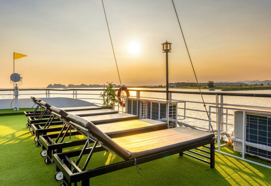 Hanoi: Halong Bay Cruise, Amazing Cave, Titov Island & Kayak - Who should book this Halong Bay day trip?