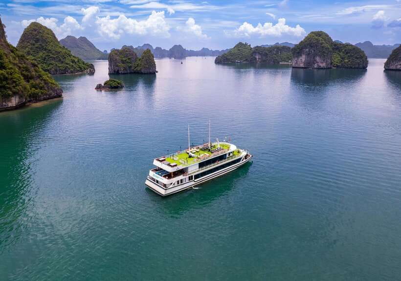 Hanoi: Halong Bay Cruise, Amazing Cave, Titov Island & Kayak - Sung Sot Cave and its unusual rock formations