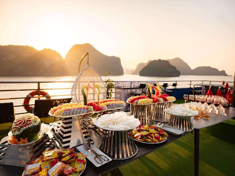 Hanoi: Halong Bay Cruise, Amazing Cave, Titov Island & Kayak - The sunset party on the way back