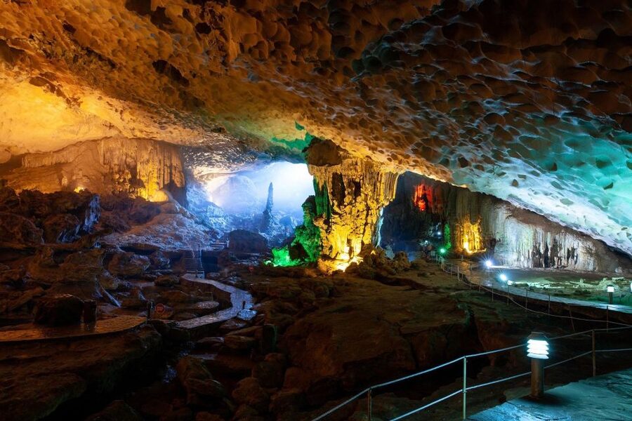Hanoi: Halong Bay Day Trip with Titop Island, Cave, & Kayak - Guides, group rhythm, and organization