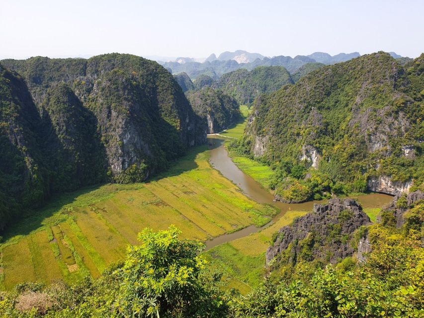 Hanoi: Hoa Lu, Trang An, and Mua Cave Full-Day Trip - Lunch in Ninh Binh: useful, filling, and variable