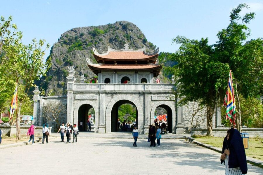 Hanoi: Hoa Lu, Trang An, and Mua Cave Full-Day Trip - Mua Cave and the roughly 500-step climb