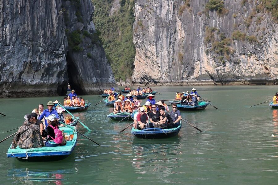 Hanoi: Islands & Caves Ha Long Cruise with Lunch & Kayaking - Seafood lunch with a view