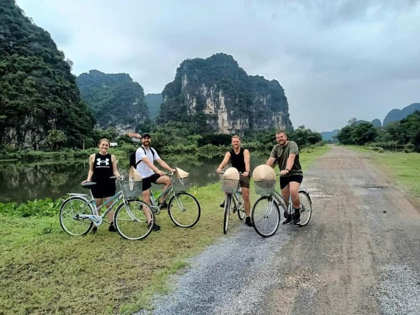 Hanoi/Ninh Binh: 1-Day Tam Coc/Trang An, Hoa Lu & Mua Caves - Tam Coc or Trang An by sampan