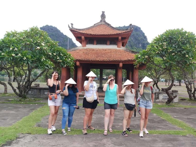 Hanoi/Ninh Binh: 1-Day Tam Coc/Trang An, Hoa Lu & Mua Caves - Mua Cave and the 500-step climb