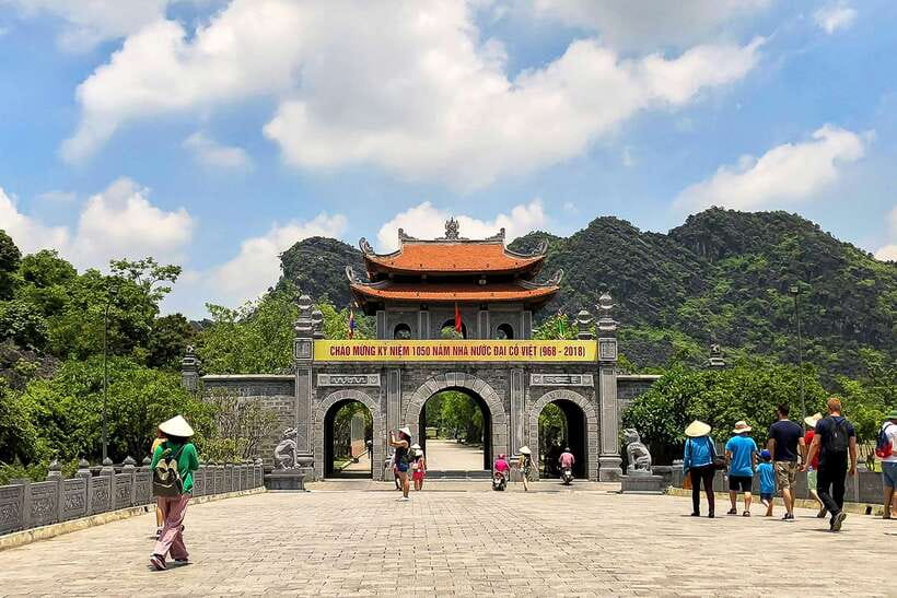 Hanoi/Ninh Binh: 1-Day Tam Coc/Trang An, Hoa Lu & Mua Caves - Hoa Lu temples and Vietnam’s early capital