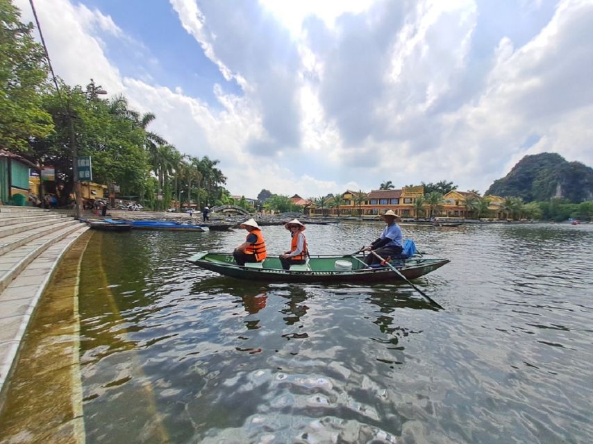 Hanoi: Ninh Binh, Hoa Lu, Tam Coc and Mua Cave Day Trip - A Buffet Lunch Beside the Tam Coc River
