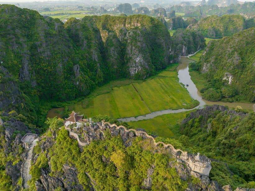 Hanoi: Ninh Binh- Hoa Lu - Trang An - Mua Cave - Best Seller - Vietnamese buffet lunch and local specialties