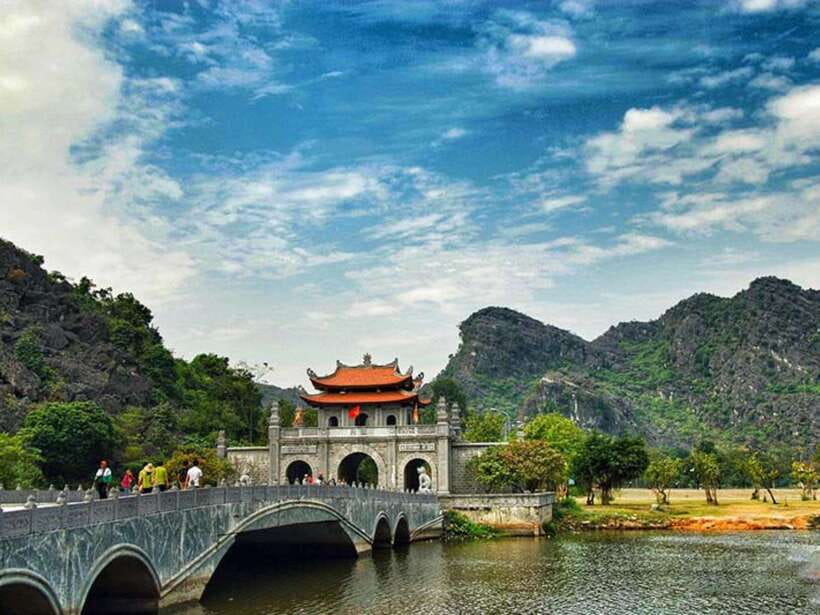 Hanoi: Ninh Binh, Hoa Lu, Trang An & Mua Cave Day Trip - Hoa Lu and Vietnam’s early royal capital