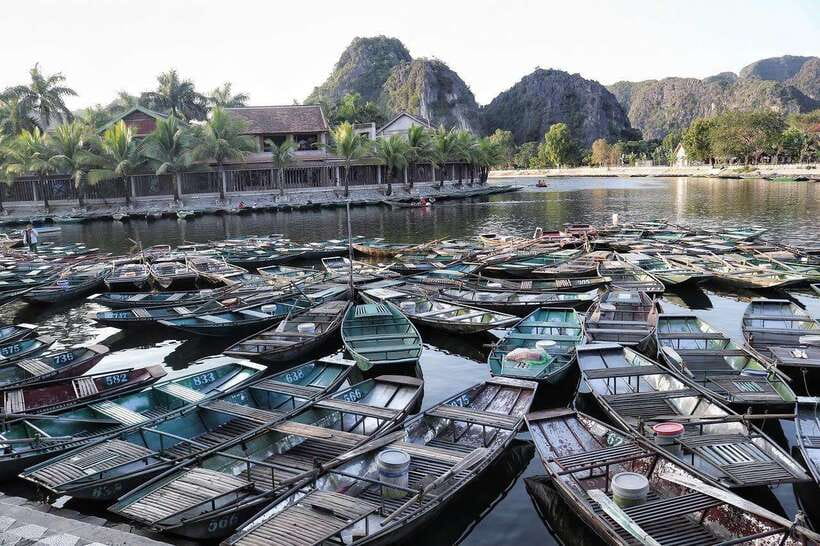 Hanoi: Ninh Binh, Tam Coc, Mua Cave & Hoa Lu with cycling - Mua Cave and the 500-step climb