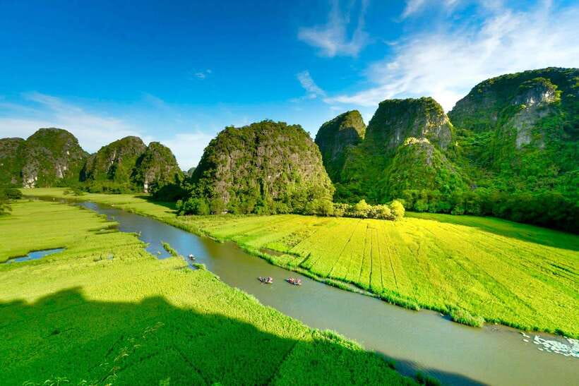 Hanoi: Ninh Binh, Tam Coc, Mua Cave & Hoa Lu with cycling - The guides and the group experience