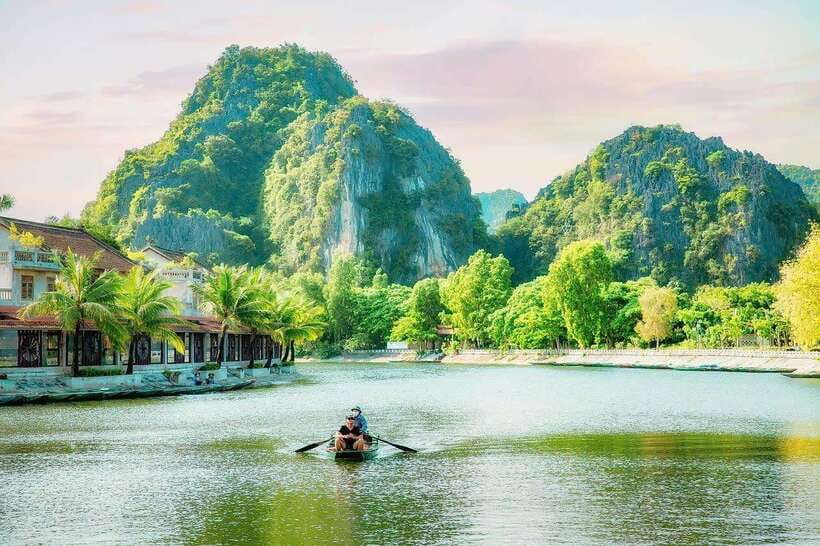 Hanoi: Ninh Binh, Tam Coc, Mua Cave & Hoa Lu with cycling - Who should book this experience?
