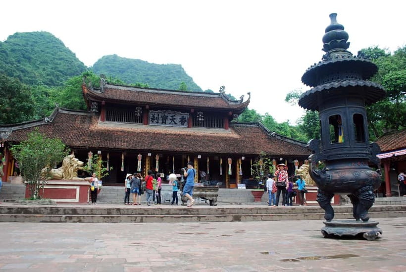 Hanoi: Perfume Pagoda Day Tour with Boat Ride & Cave Visit - Entering the Perfume Pagoda complex
