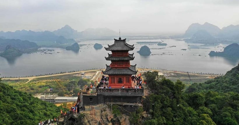 Hanoi: Perfume Pagoda Day Tour with Boat Ride & Cave Visit - The walk to Huong Tich Cave
