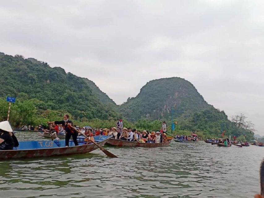 Hanoi: Perfume Pagoda - Yen Stream Boat Ride, Lunch & Cave - Lunch at a Local Restaurant