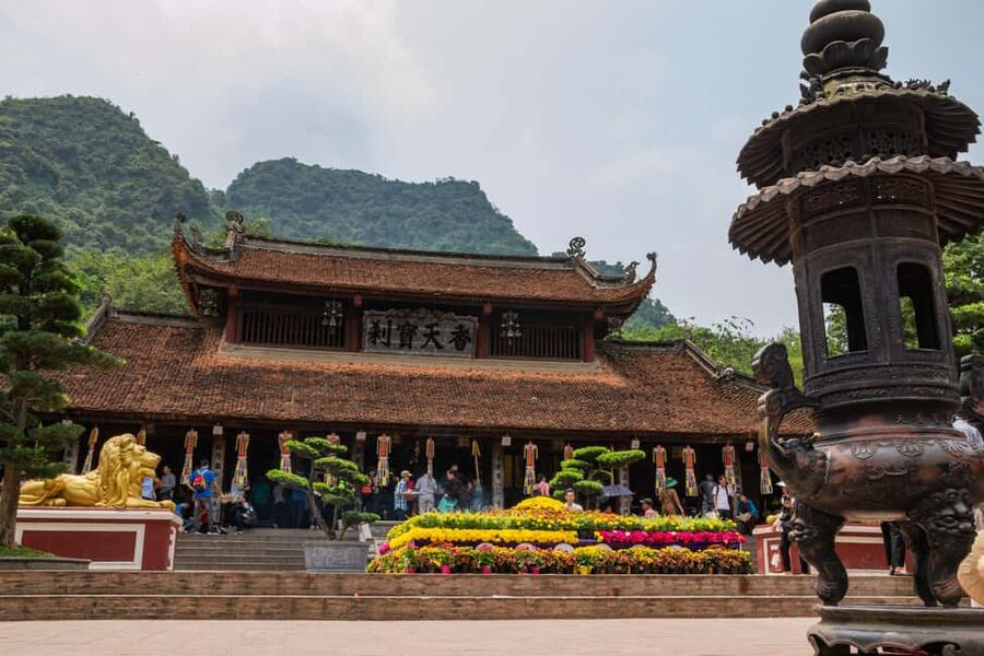Hanoi: Perfume Pagoda - Yen Stream Boat Ride, Lunch & Cave - How the Guiding Shapes the Day
