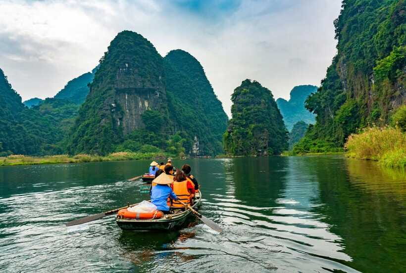 Hoa Lu, Tam Coc, & Mua Cave Day Trip with Lunch & Limousine - A regional buffet lunch in Ninh Binh
