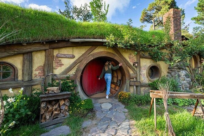 Hobbiton Movie set & Waitomo Caves Small Group Tour From Auckland - The price and what it covers