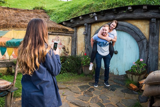Hobbiton Movie set & Waitomo Caves Small Group Tour From Auckland - The 6:00 am Auckland pickup