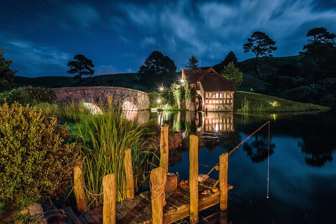 Hobbiton & Waitomo Caves Guided Day Trip from Auckland incl lunch - How the timing and group size affect the experience