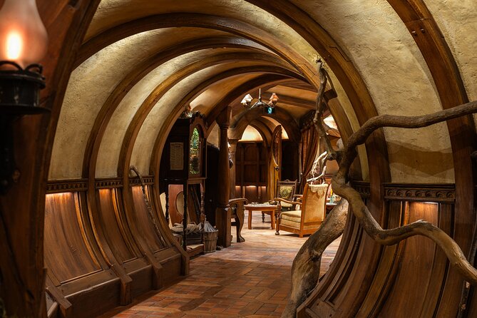 Hobbiton & Waitomo Caves Guided Tour from Auckland with Lunch - Walking, weather, and photo time at Hobbiton