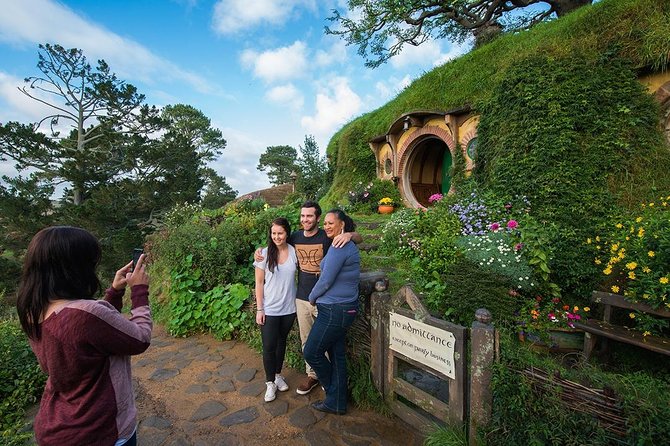 Hobbiton & Waitomo Caves Small Group Tour from Auckland inc Lunch - Lake Karapiro gives the day some breathing room
