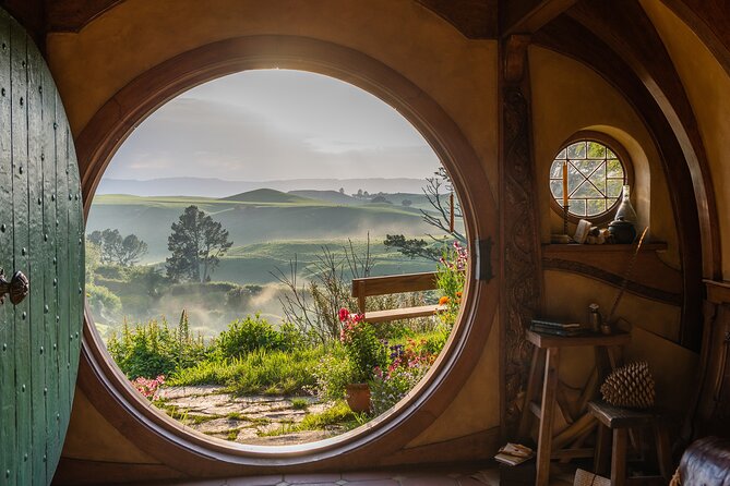 Hobbiton & Waitomo Caves Small-Group Tour W Lunch from Auckland - Hobbiton: movie set, working attraction, and careful detail