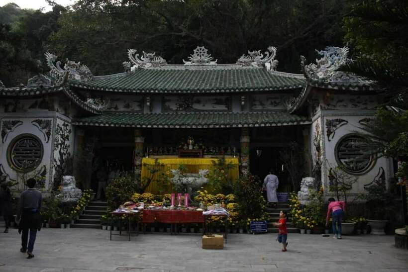Hoi An: Marble Mountain, Am Phu Cave and Monkey Mountain - Am Phu Cave turns the visit into a Buddhist lesson