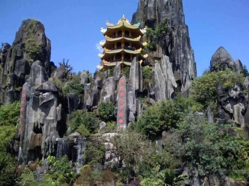 Hoi An: Marble Mountain, Am Phu Cave and Monkey Mountain - Lunch with a local family is part of the morning choice