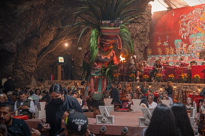 Hot air balloon flight in Teotihuacán + Breakfast in a Cave - Pulque, mezcal, tequila, and the maguey workshop