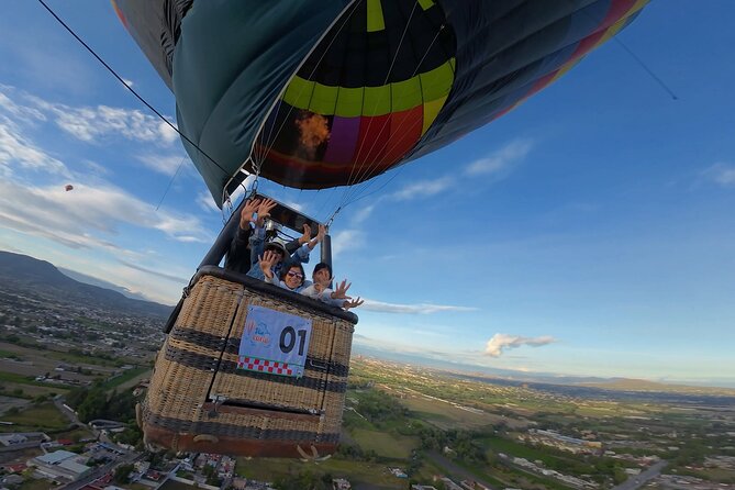 Hot air balloon flight in Teotihuacán + Breakfast in a Cave - Pickup, drop-off, and the very early start