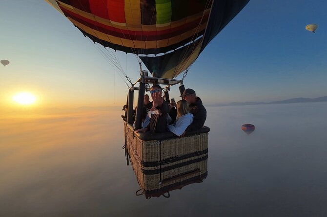 Hot air balloon flight in Teotihuacán + Breakfast in a Cave - What the basket ride feels like