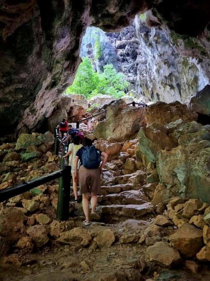 Hua Hin: Phraya Nakhon Cave Tour - Walking the 520-meter nature trail