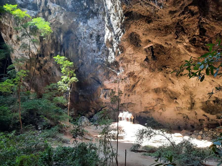 Hua Hin: Sam Roi Yod and Praya Nakhon Cave Group Tour - A short boat ride with practical complications