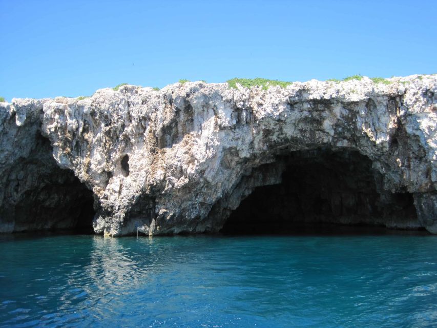 Hvar: Blue and Green Caves Boat Tour with Stiniva Beach - Entering the Blue Cave
