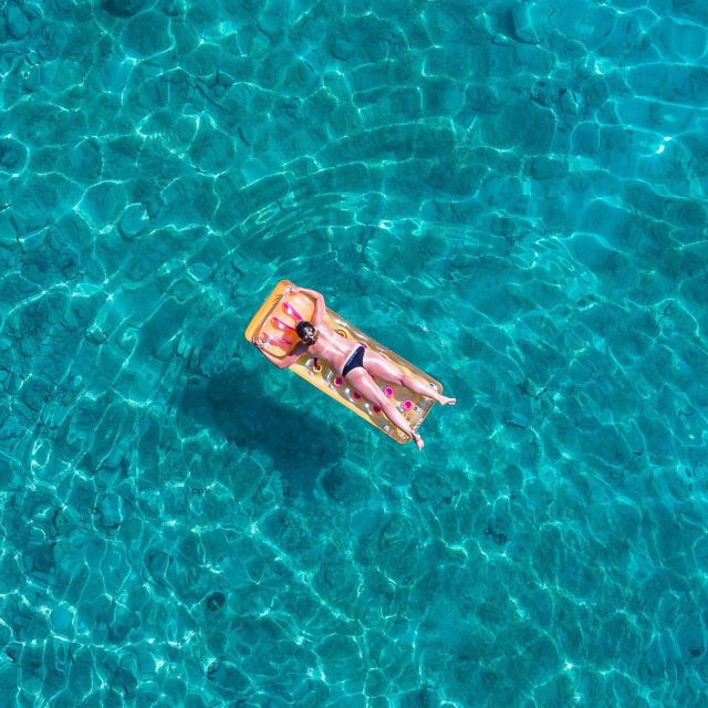Hvar: Blue Cave, Green Cave & Stiniva Beach Speed Boat Tour - Guide service and the limits of a flexible itinerary