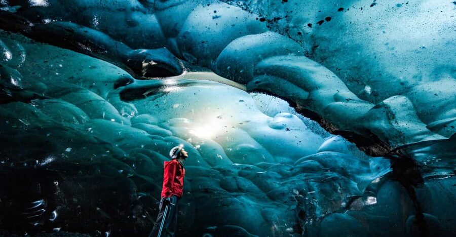 Iceland 3-Day Tour Golden Circle, Glacier Lagoon, & Ice Cave - Day one: tectonic plates, geysers, and three major waterfalls