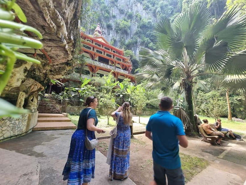 Ipoh Cave Temples Tours - Breakfast and local food make this more personal