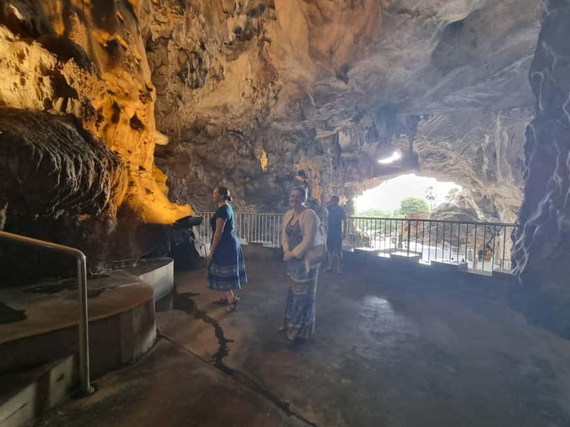 Ipoh Cave Temples Tours - What the guide adds to the day