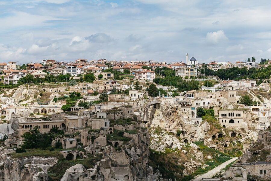 Istanbul: 2-Day Cappadocia Trip with Flights and Cave Hotel - Rose Valley, Red Valley, and Çavuşin