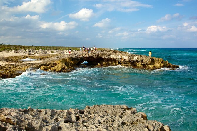 Jade Caverns Private Jeep Tour with Lunch and Snorkeling - Lunch at Coco’s Beach Club